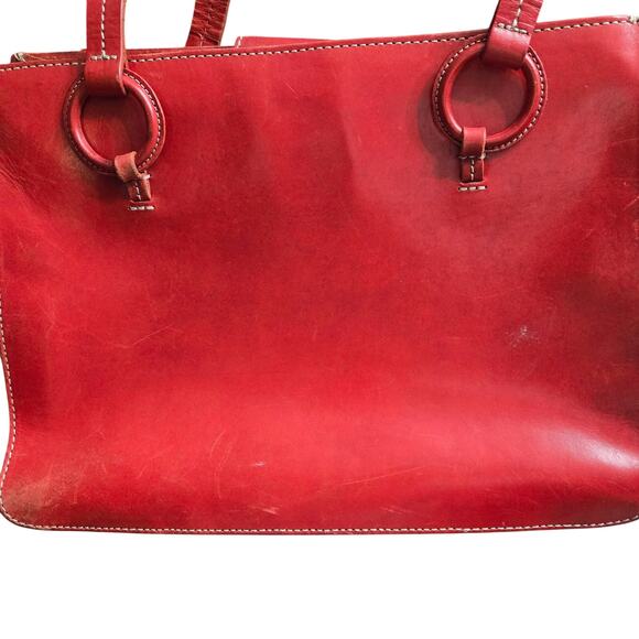 Red leather shoulder bag is most likely a vintage Fossil - Picture 2 of 11